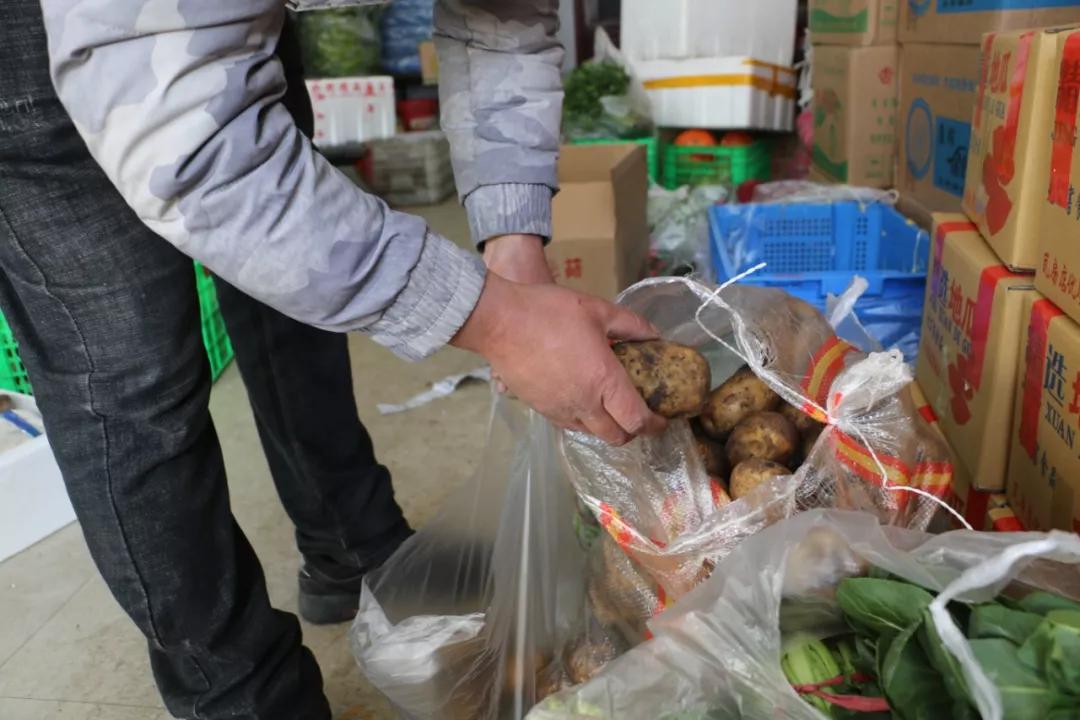 9小时，50张图，带您看全村最靓“代购员”