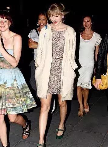 碎花裙泫雅风,lisa泫雅风衣服