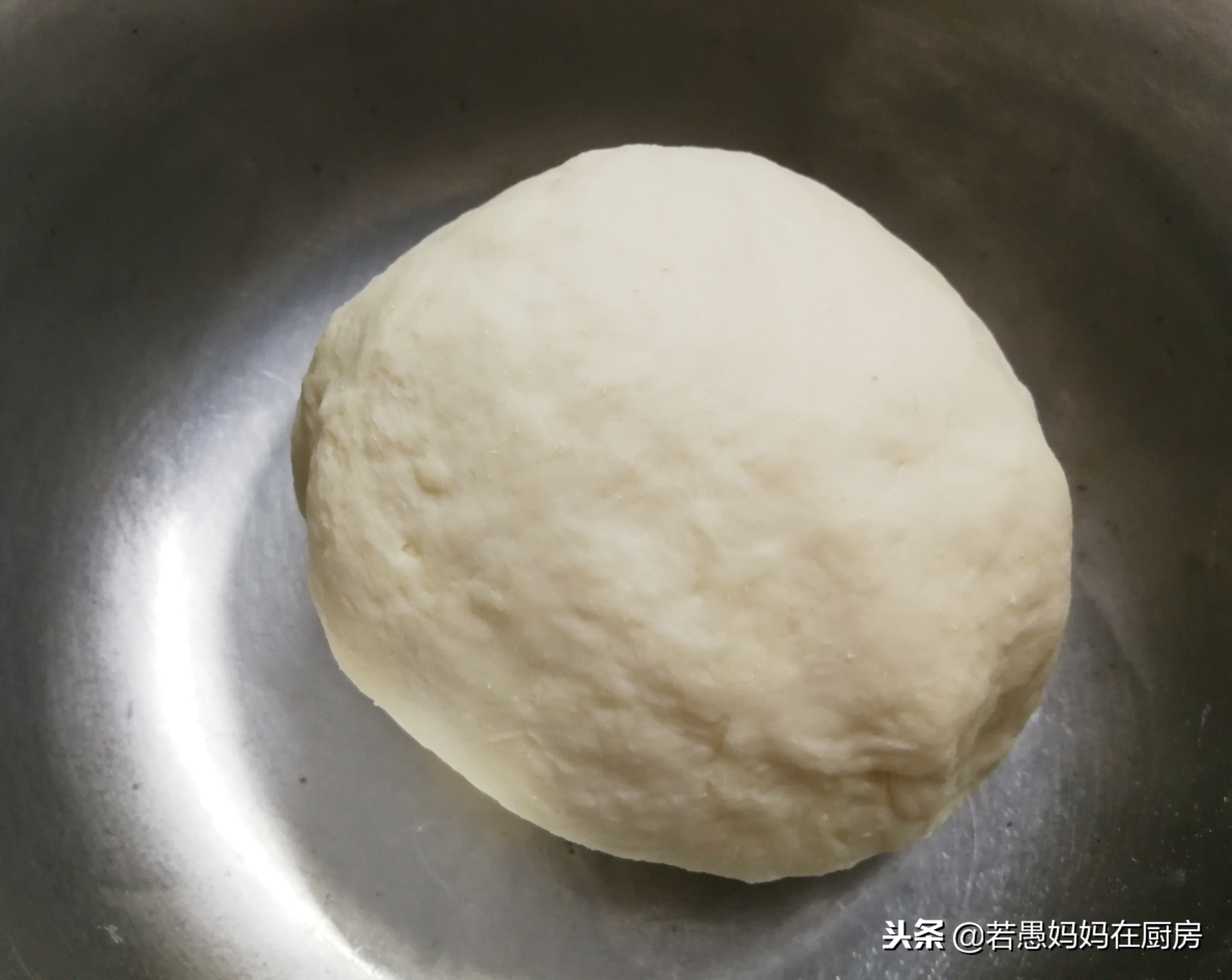 包包子的褶怎么做,包包子不粘手怎么做