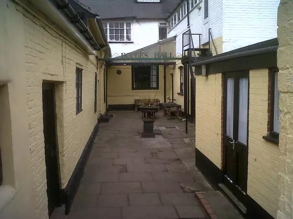 张国荣毕业于英国哪所大学,张国荣留学英国利兹