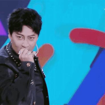 行走的荷尔蒙，这6位越老越有味，大胡茬克制又霸道，气质太绝了