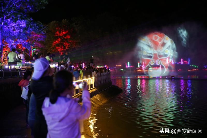 秦岭欢乐世界梦幻灯光秀,秦岭欢乐秀