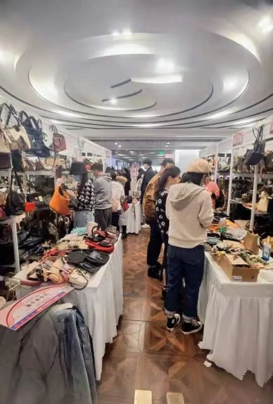 为什么古驰比香奈儿便宜,gucci和香奈儿哪个更高档