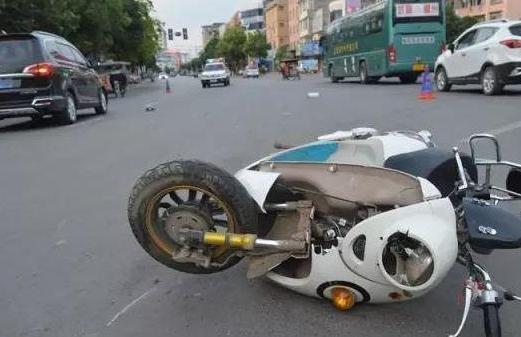 开车撞了电瓶车正确的处理方法,开车撞了电动车该怎么处理