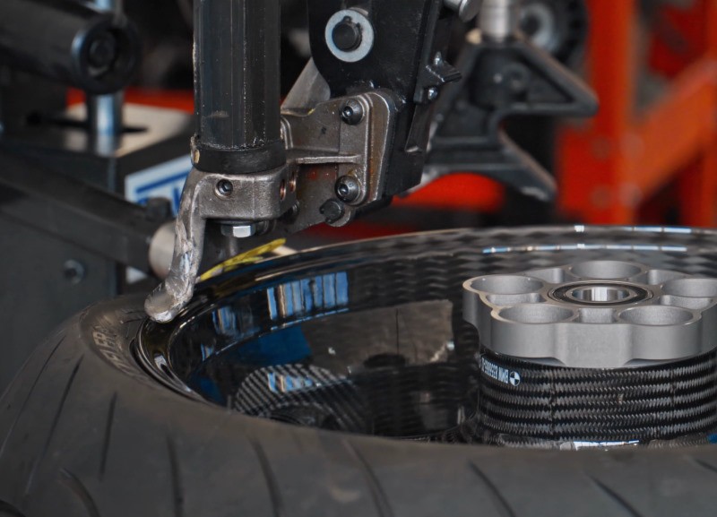 摩托车碳纤维轮毂缺点,摩托车碳纤维轮毂能减重多少