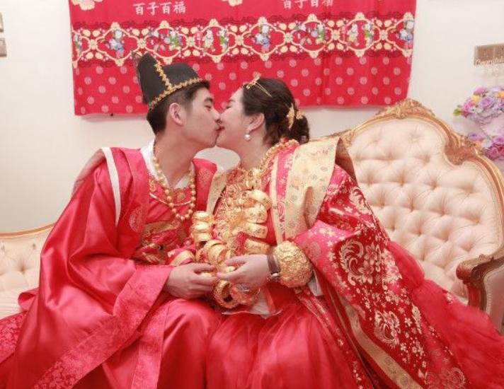 叛逆千金何超盈：未婚先孕，闪婚小8岁哈尔滨学霸，如今怎样了？