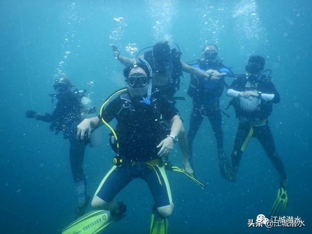 潜水会浮起来怎么办,如何潜水在水底不浮起来