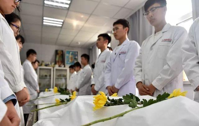 医学院解剖的尸体从哪来,医学生用来解剖的尸体是哪来的