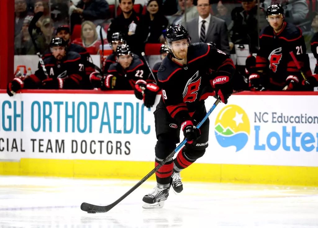 nhl打假球,nhl冲撞犯规