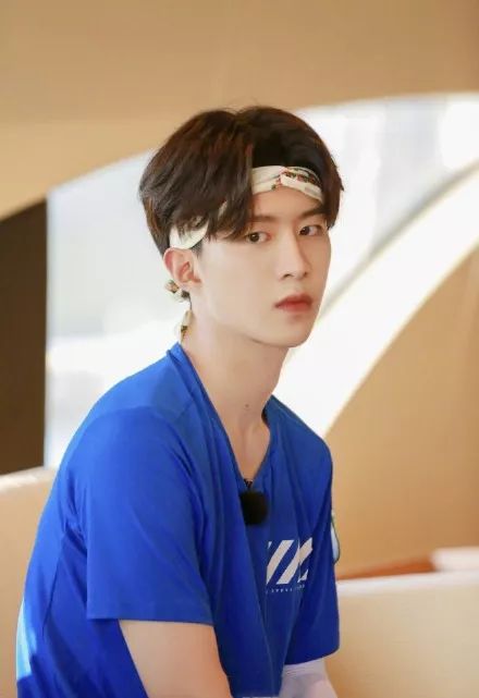 高额头适合哪种发带,如何挑选适合自己的发带