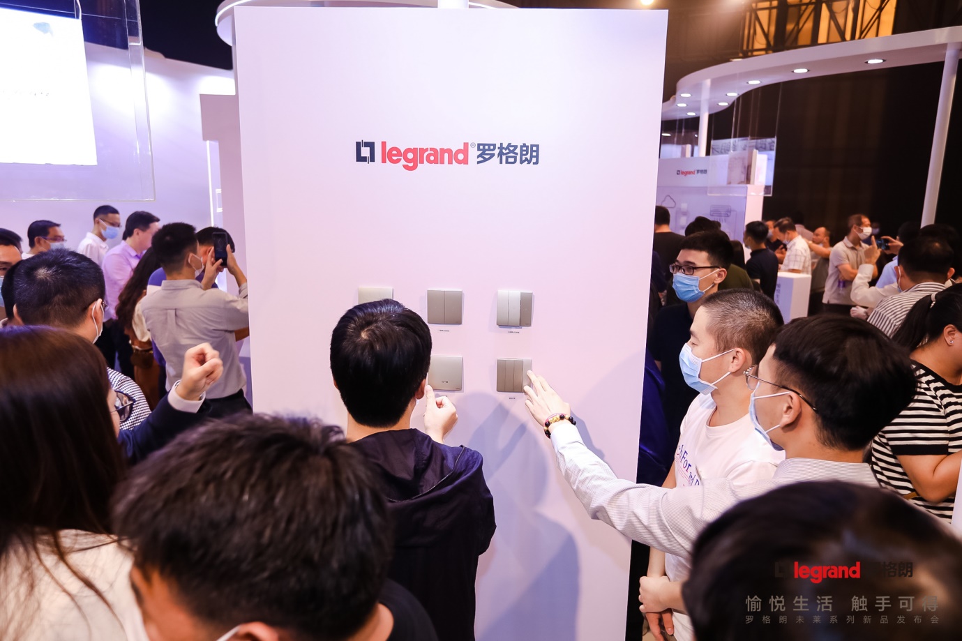 罗格朗未莱五孔插座,罗格朗abb开关插座哪个好