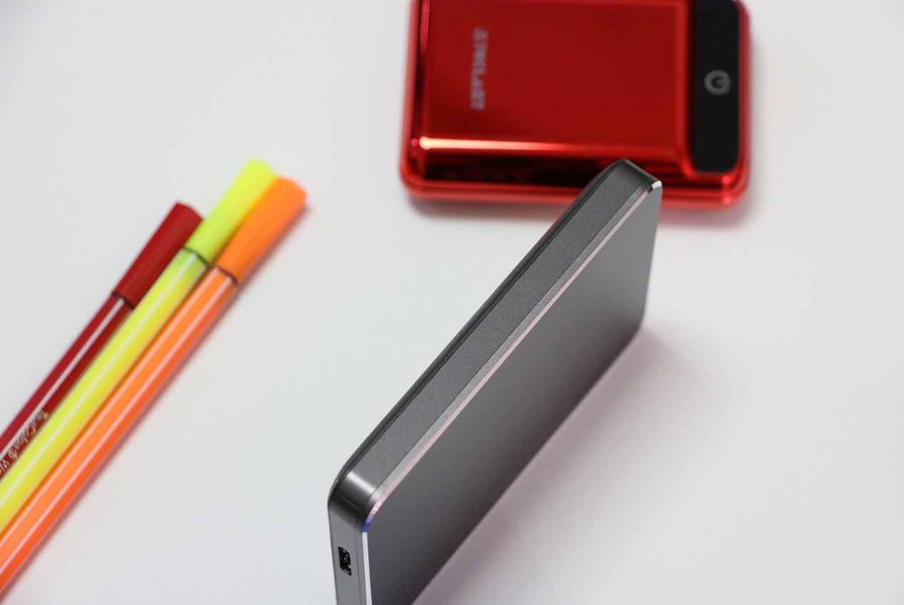 铝制外观可加密备份，东芝Premium移动硬盘照样玩大型3D游戏？