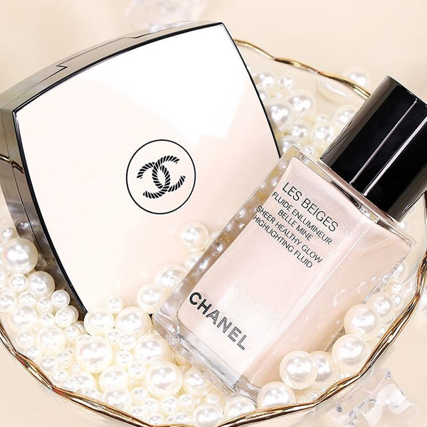 CHANEL全新气垫水粉底系列来啦，夏天也可带出莹亮肌