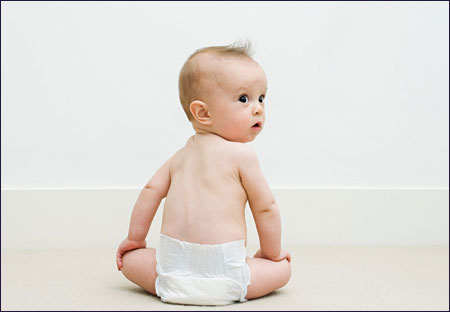 新生儿适合用纸尿裤还是拉拉裤,如何选择纸尿裤的正确方法