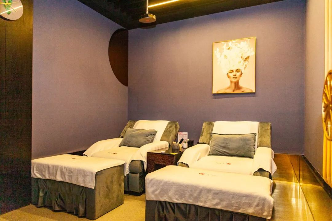 大连这家店做足疗还能看电影,是时候来一次全身心的放松了