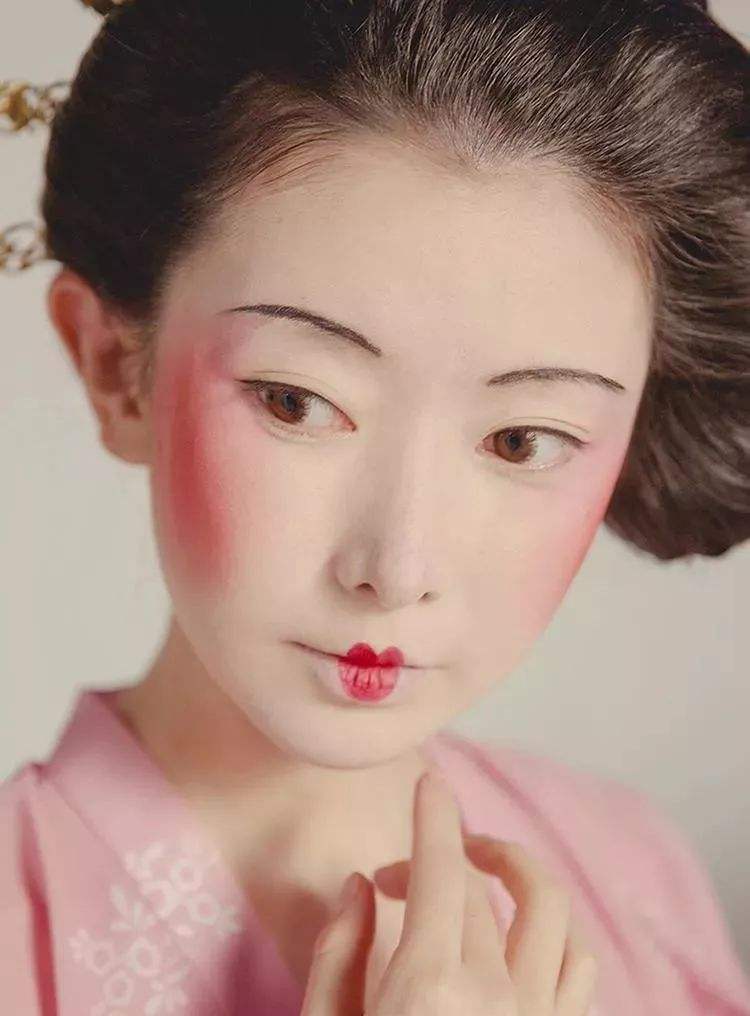 在线教学，古代美女都用什么胭脂