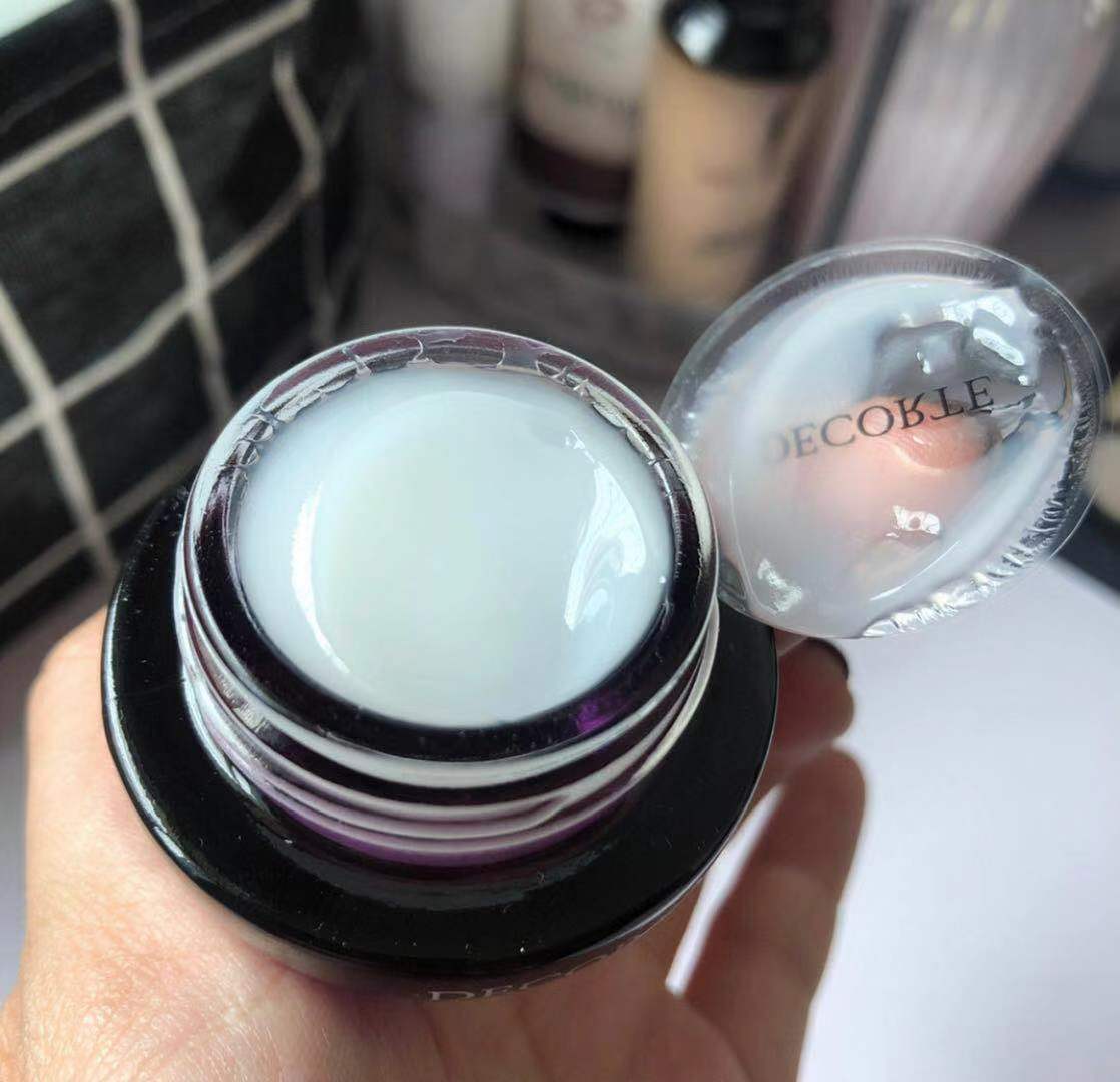 有句话说得好:美不美看脸,老不老看眼