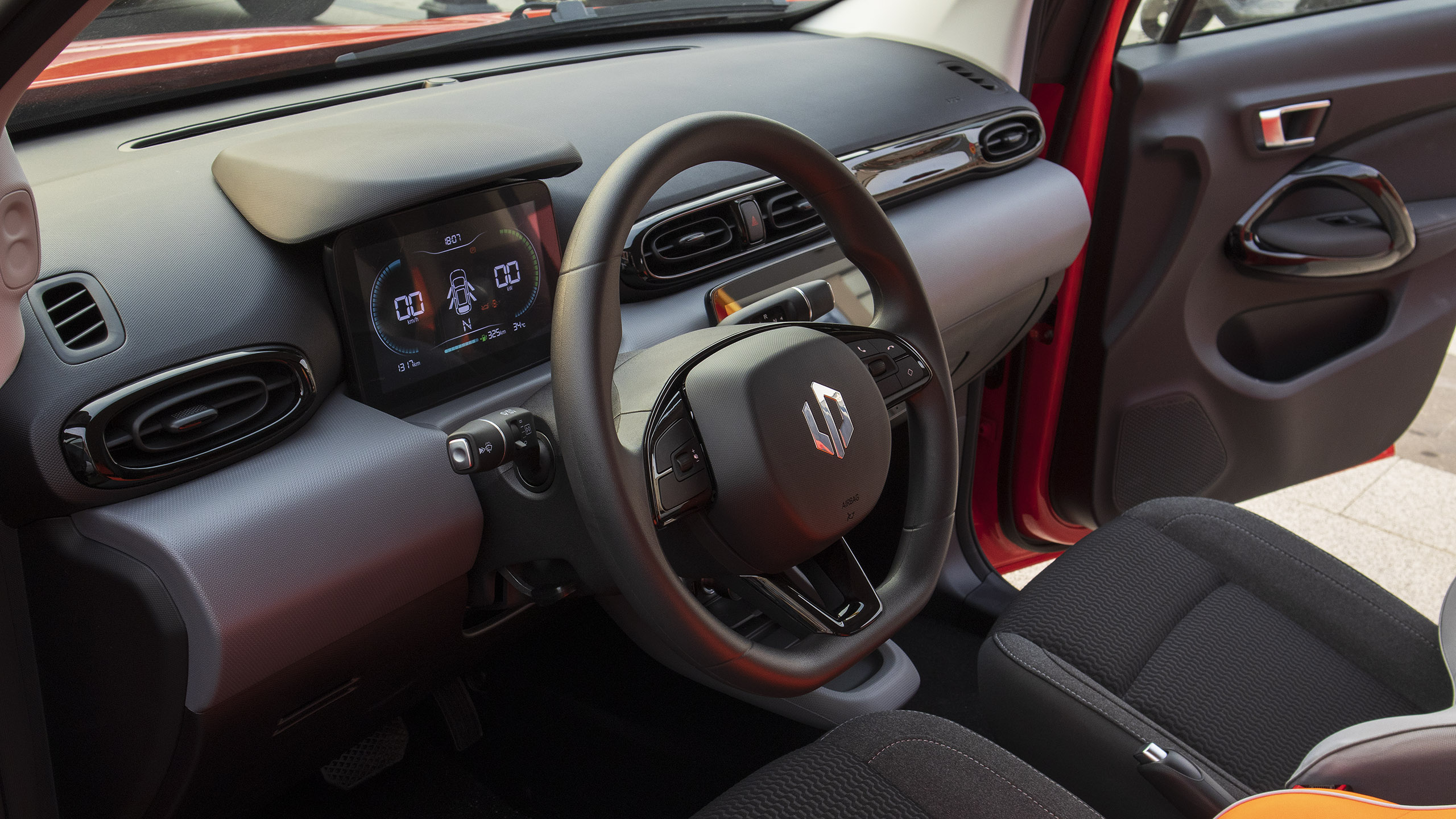 403公里续航,零跑t03310轻享版深度体验