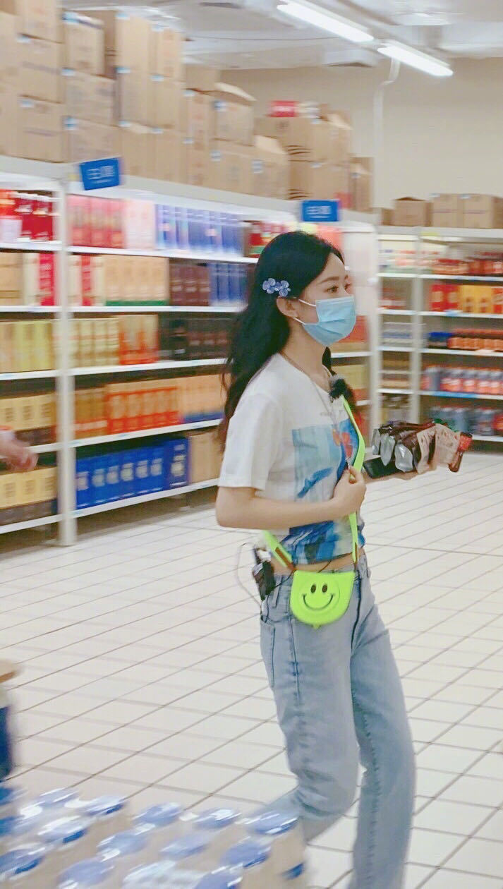 pyoapple夏日清爽穿搭,中国女明星在海滩上穿夏日装