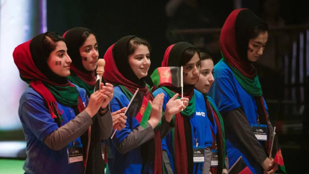 逃离德黑兰的阿富汗女人,逃离阿富汗小女孩