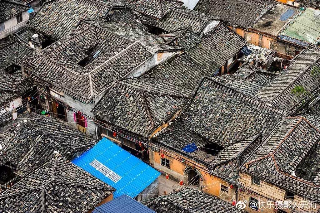 这么一片五彩滩涂奇幻仙境，超惊艳！在福建，厦门动车可以直达