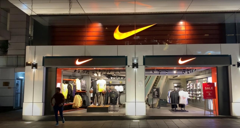 耐克净利暴跌近八成,耐克新闻最新事件