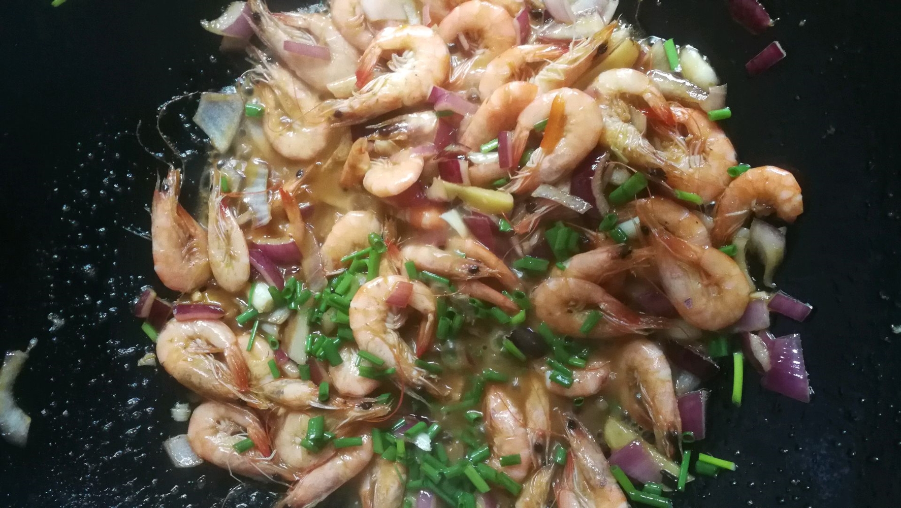 洋葱炒虾最好吃的做法,教你做洋葱炒虾