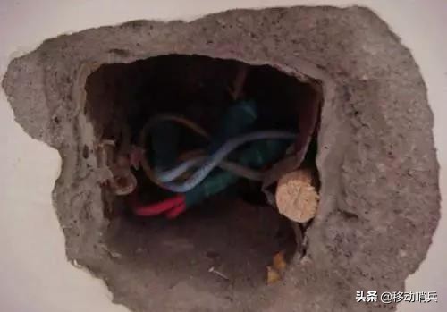 插座底盒损坏怎么办,插座底盒螺丝对不上