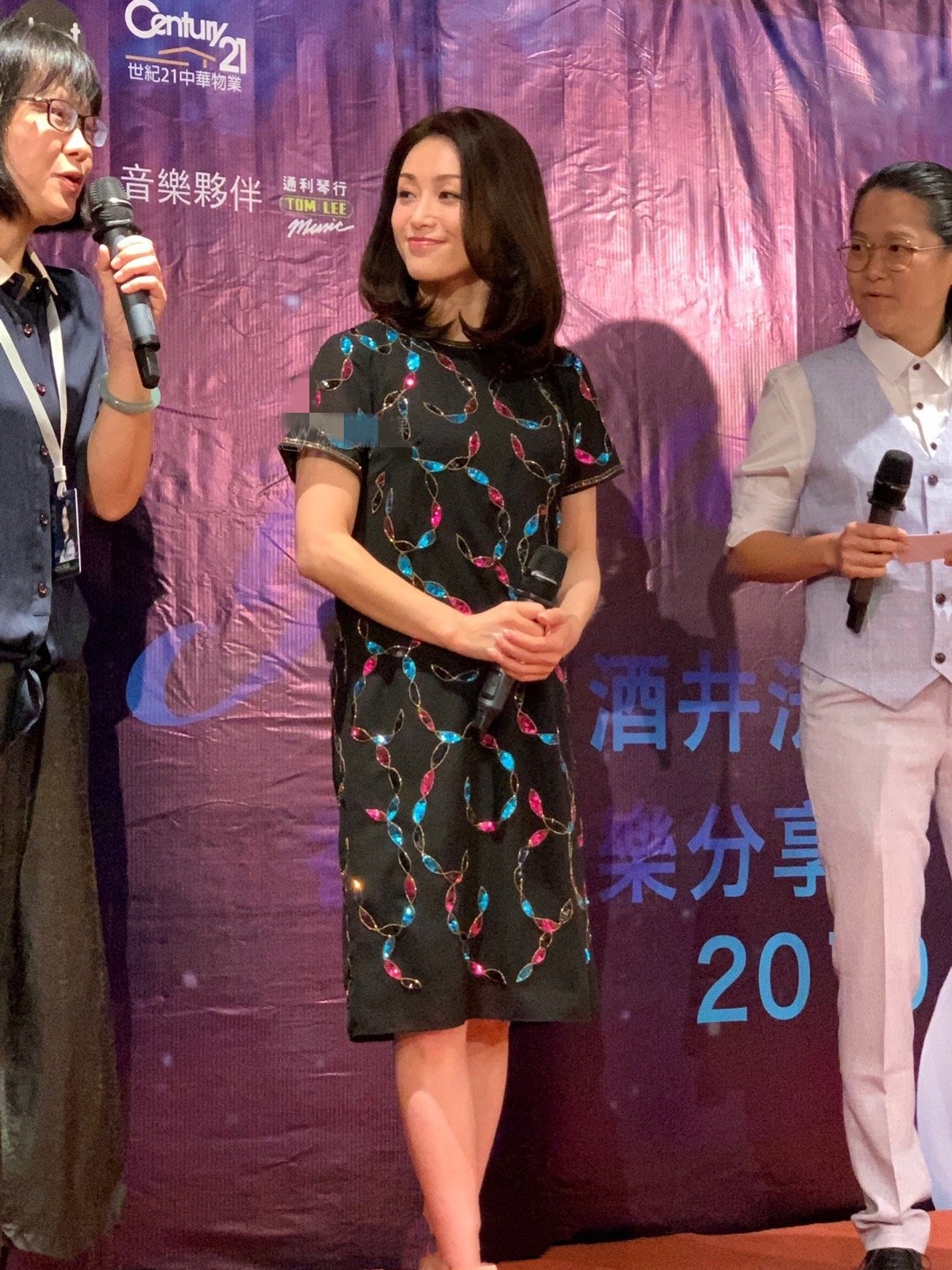 酒井法子年轻时穿绿裙照,酒井法子穿衣搭配