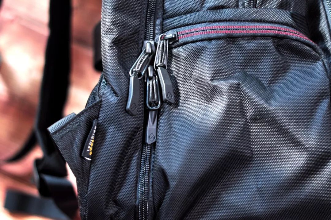 tumi双肩背包都可以怎么装,tumi双肩包真的那么好吗