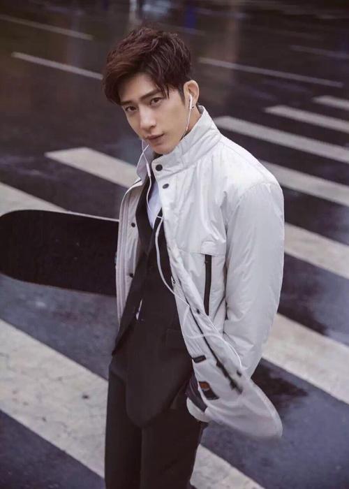 中国电影票房前十吴京独占五名,国内演员票房排行榜前十名白百何