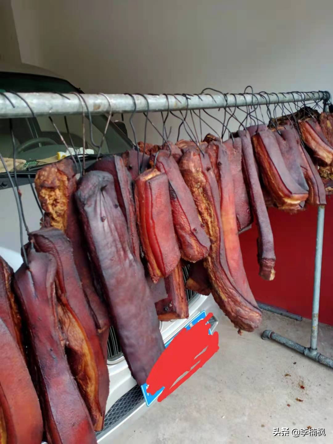 安化发展经济的要素单一，但安化擂茶、柴火腊肉可以做成特色产业