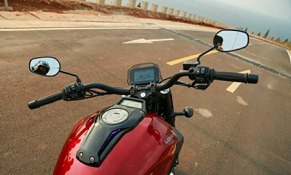 龙嘉V霸650发布：辐条、日清、KYB、无钥、座椅手把加热