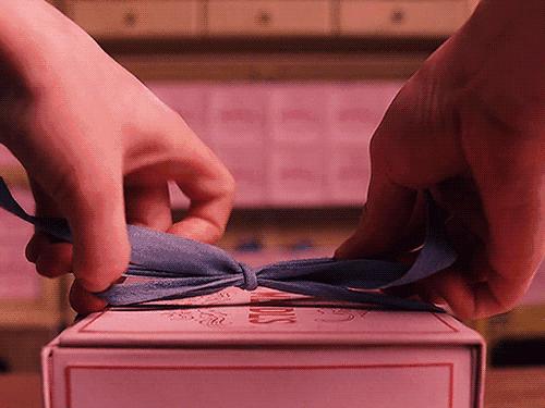 比起花和巧克力，女生更想在朋友圈秀晒炫这些情人节美妆礼盒