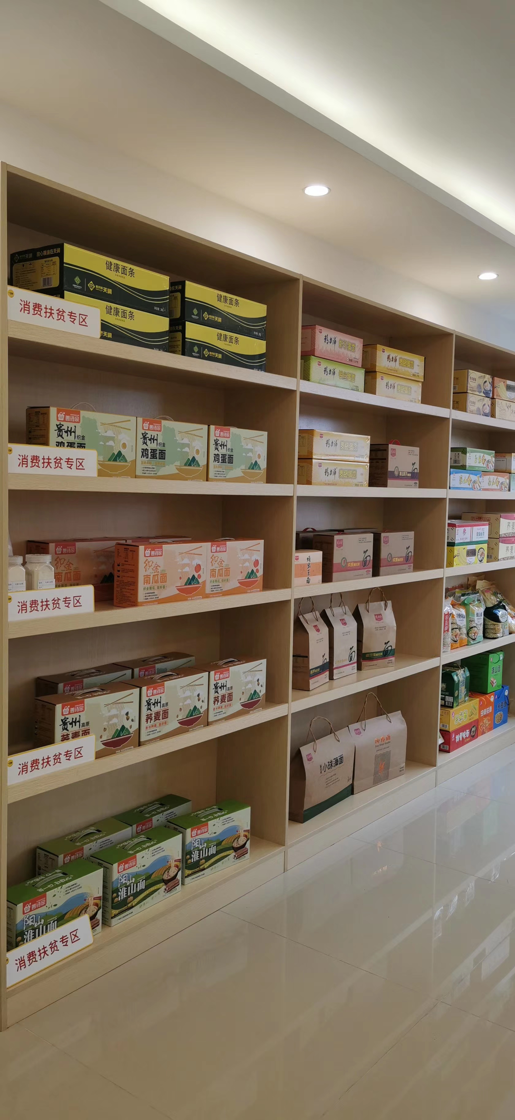 李振院长调研扶贫工作,谢喜来到仁村乡调研脱贫攻坚工作