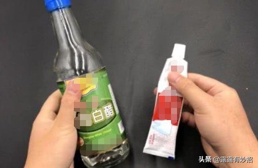 凉拖鞋怎么清洗才干净,凉拖鞋脏洗不干净
