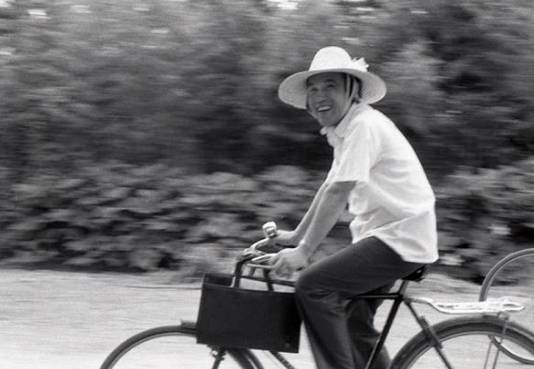 鲁冠球的传奇人生视频,简单描述鲁冠球的创业案例