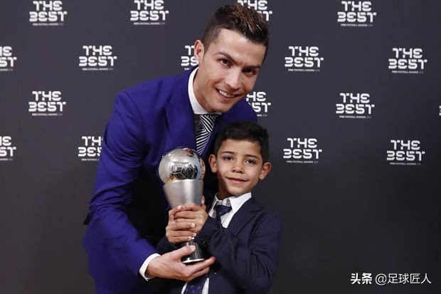 c罗儿子踢球的基因,c罗的二儿子足球天赋