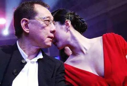 从“钟表大王“到”娱乐之王”，传言全港女星都曾经他之手