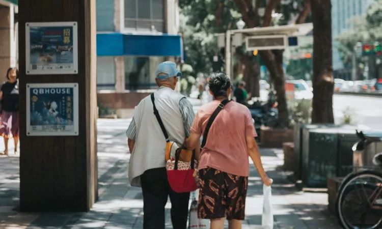 “我奶奶感染艾滋病了”：请正视老年人的性需求