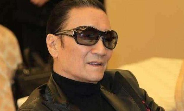 谢贤从年轻到老的视频,谢贤一年赚一栋楼