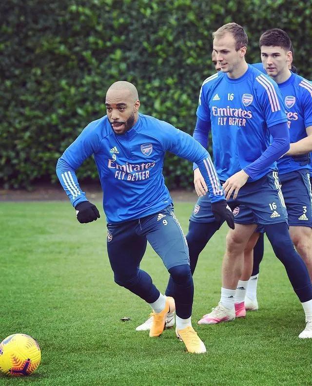 阿迪达斯户外训练防雨服,阿迪健身速干训练服