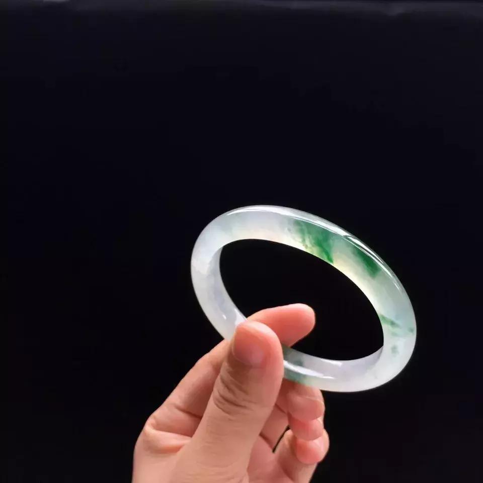 翡翠手镯摘不下来妙招,翡翠手镯自己取不下来怎么办