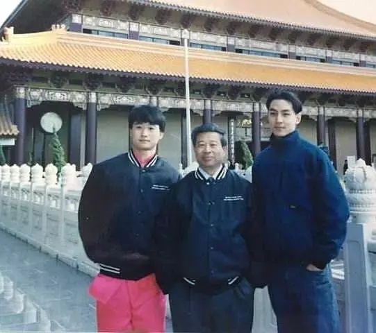 中国历史上最强悍的团队合影,埃菲尔铁塔最著名合影