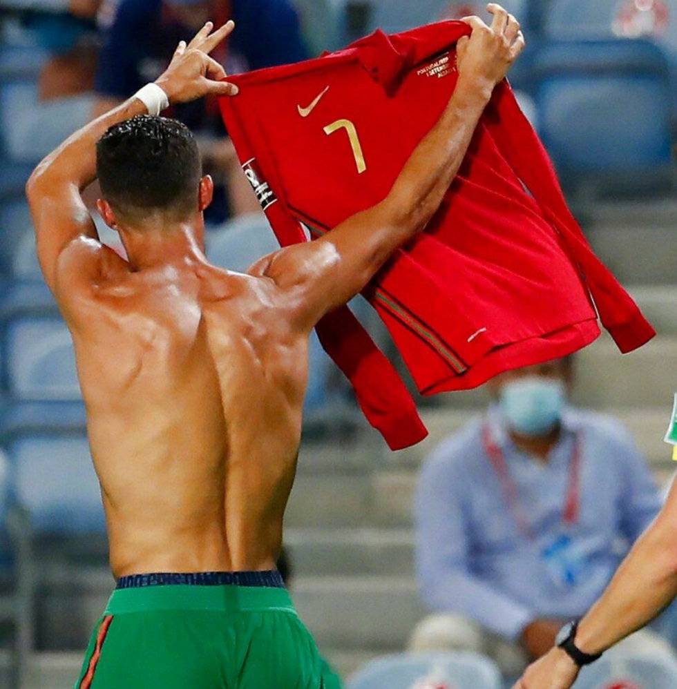 詹俊点评c罗表现,c罗梅开二度詹俊解说