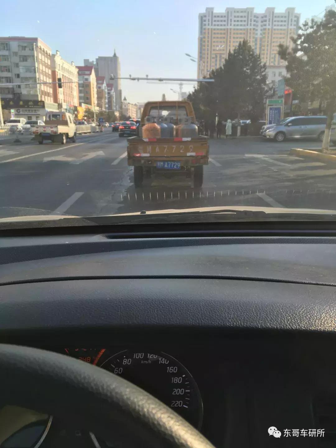 尼桑骊威满载拉货,日产骊威二手车拉人拉货两不误