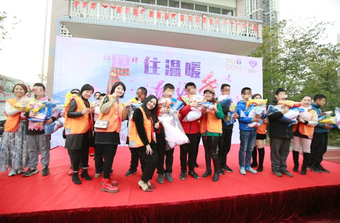 爱心暖城走进武汉志愿者,守望相助慰问一线防疫志愿者活动