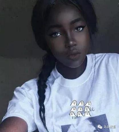 别舔屏非洲“刘亦菲”了！非洲“黑尾酱”爆红，颜值打破吉尼斯