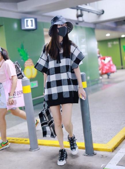 秋天怎样搭配衣服颜色,初秋格子风格搭配