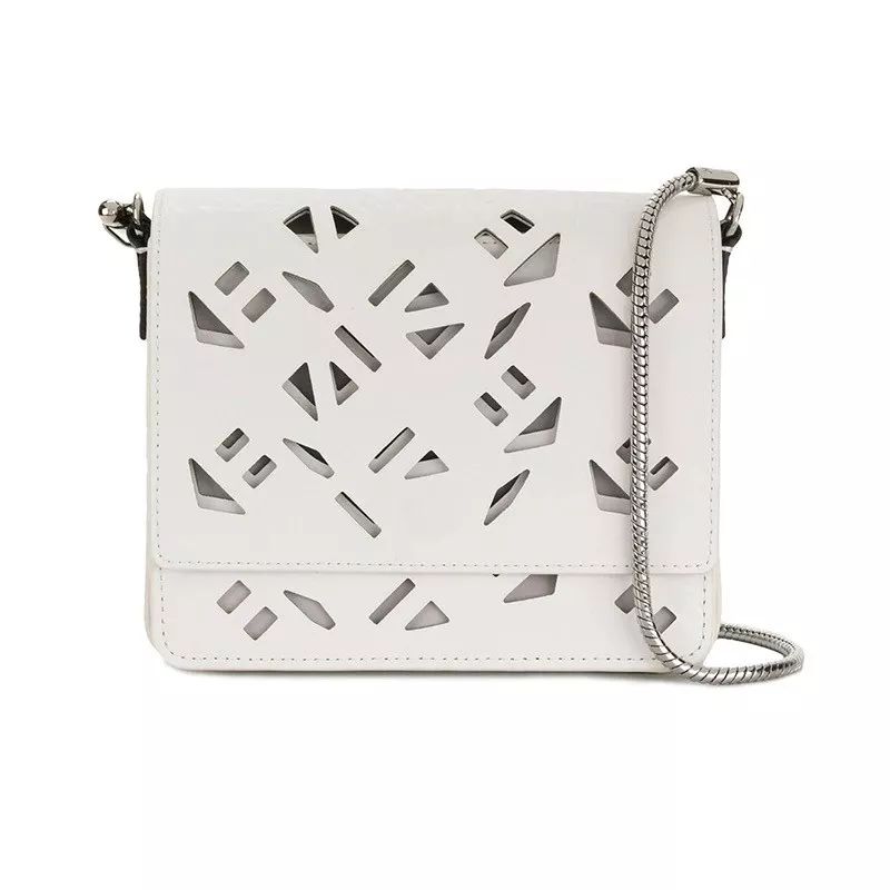 它是近半年最值得剁手的新包！C4N带来第一眼就爱上的包包